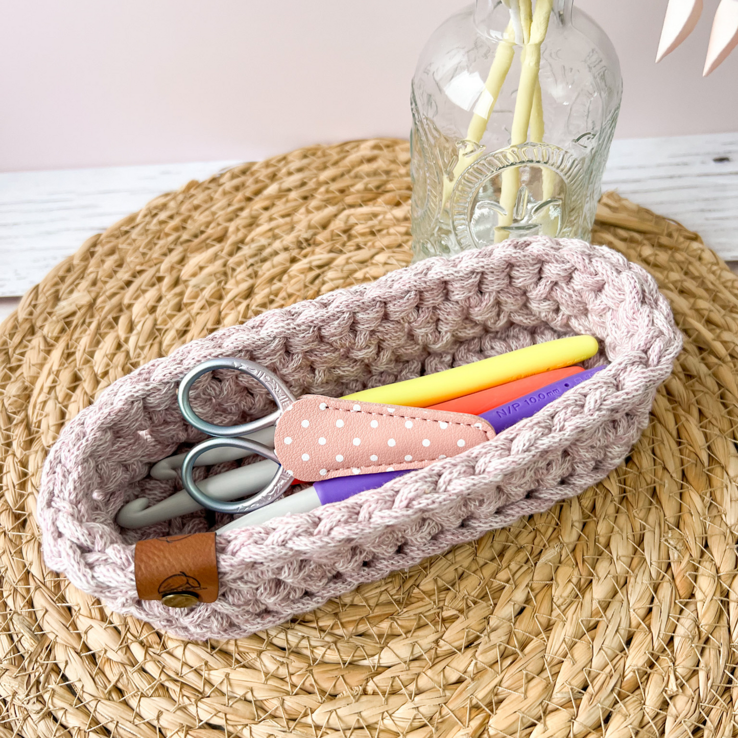 OVAL CROCHETED GLASSES BASKET